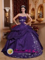 Eggplant Purple Embroidery Sweetheart Quinceanera Dresses With Ruched Bodice Taffeta In Cupar Fife(SKU QDZY654y-7BIZ)