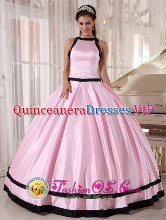 Park Ridge Illinois/IL Bateau Taffeta Affordable Baby Pink and Black Quinceanera Dress for Sweet 16