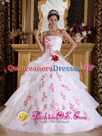 Sumiainen Finland Wonderful White A-Line / Princess Quinceanera Dress For Strapless Organza With Appliques And Hand Flower