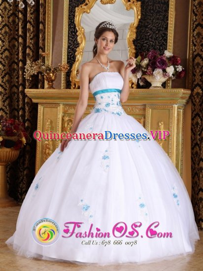 Surbiton Surrey Appliques Decorate For Vintage White Strapless Quinceanera Dress With White Tulle - Click Image to Close