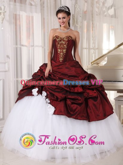 Denton TX Taffeta and Tulle Appliques Burgundy and White Quinceanera Dress For Formal Evening Sweetheart Ball Gown - Click Image to Close