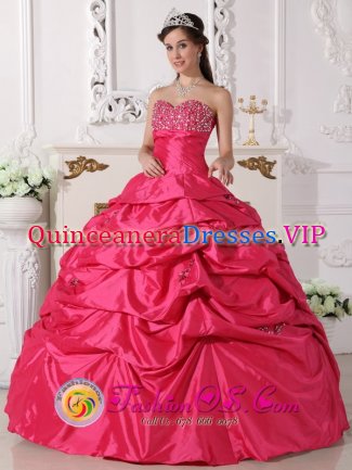 Abersoch Gwynedd Discount Hot Pink Sweetheart Beading and Pick-ups Quinceanera Dresses With Taffeta custom made