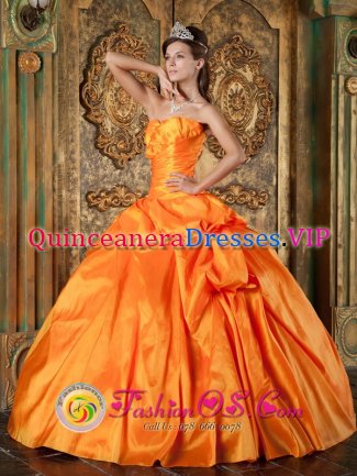 Hope Derbyshire Luxurious Sweetheart Orange Taffeta Quinceanera Dress With floral Decoration On Bust