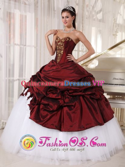 Loviisa Finland Taffeta and Tulle Appliques Burgundy and White Quinceanera Dress For Formal Evening Sweetheart Ball Gown - Click Image to Close