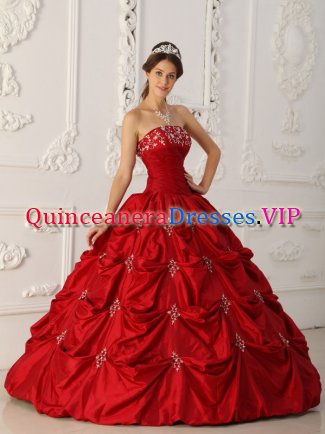 Dyersville Iowa/IA Elegant Wine Red Pick-ups Quinceanera Dress With Strapless Appliques and Beading Decorate