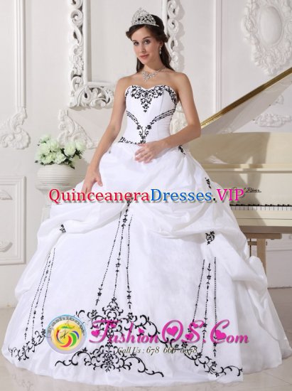 Saint Paul Saint Paul Embroidery Over Skirt and Pick-ups For Quinceaners Dress With Sweetheart Gown - Click Image to Close