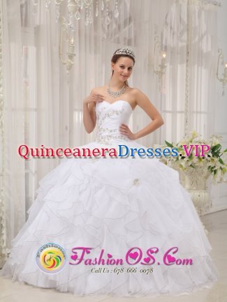 Holyhead Gwynedd Modest White Ruffles Elegant Quinceanera Dress With Sweetheart Appliques and Ruch Organza