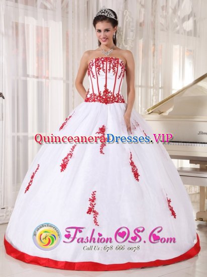 Etela-Pohjanmaa Finland Pretty White and red Quinceanera Dress With Strapless Satin and Organza Appliques Decorate - Click Image to Close