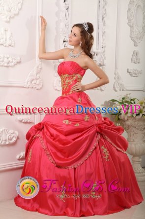 Stansted East Anglia Princess Red New Arrival Strapless Pick-ups Beading and Appliques Decorate For Quinceanera Dress