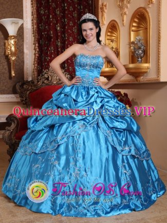 Bacharach Ball Gown Blue Pick-ups Embroidery with glistening Beading Quinceanera Dress With Floor-length