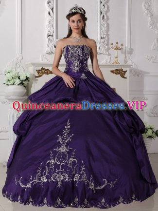 Fort Dodge Iowa/IA Taffeta With Embroidery Elegant Purple Remarkable Quinceanera Dress For Strapless Ball Gown